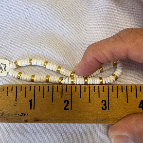 Madewell Puka Shell Gold Bead Stretch Bracelet - Picture 4 of 4